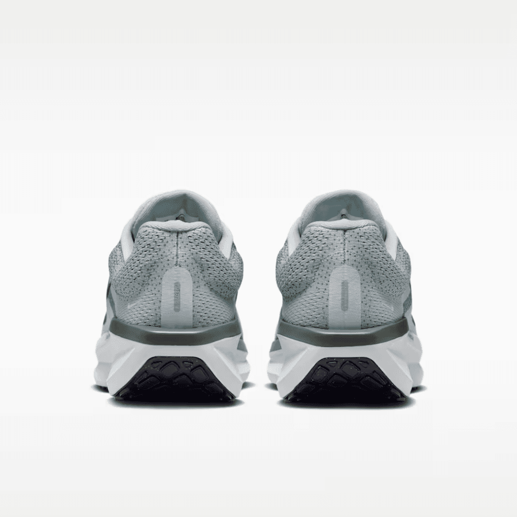 Back heel view of the Nike Air Winflo 11