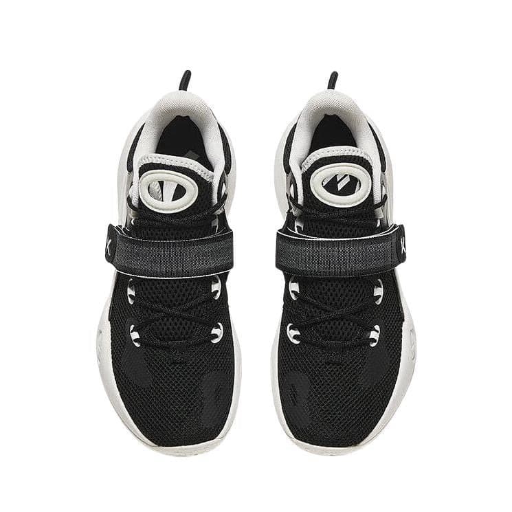 Top-down view of the breathable upper